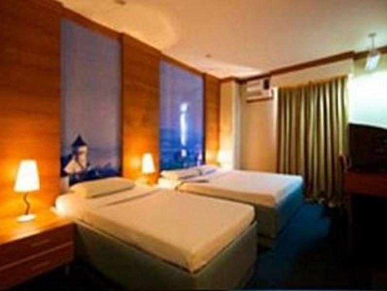 Eurotel North Edsa Кесон-Сіті Екстер'єр фото